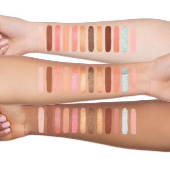 🆕🎄 ‘Christmas in Los Angeles’ Eyeshadow Palette - Too Faced - Limited Edition - Picture 4 of 5